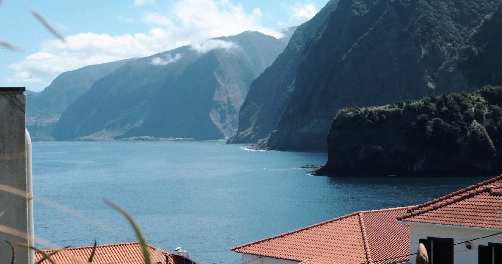 Luxury villas in Madeira: House with ocean view